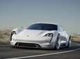 Elektrische Porsche blijkt populair: “Taycan al uitverkocht tot 2021, klanten komen van Tesla”