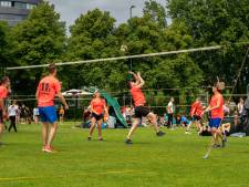 5000 internationale studenten doen mee aan het grootste grasvolleybaltoernooi ter wereld 