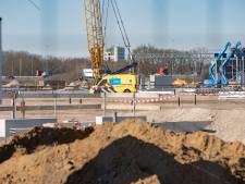 Man raakt gewond op bouwplaats bij bedrijvenpark in Deventer 