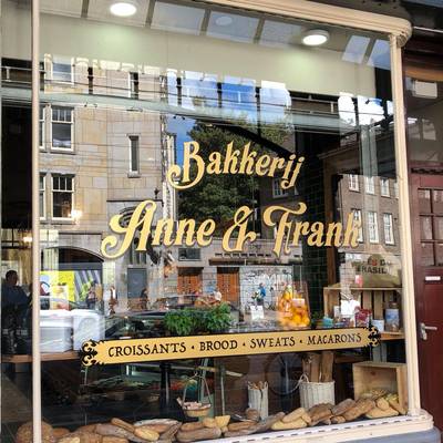 Bakkerij in Amsterdam haalt naam 'Anne & Frank' van gevel na ophef