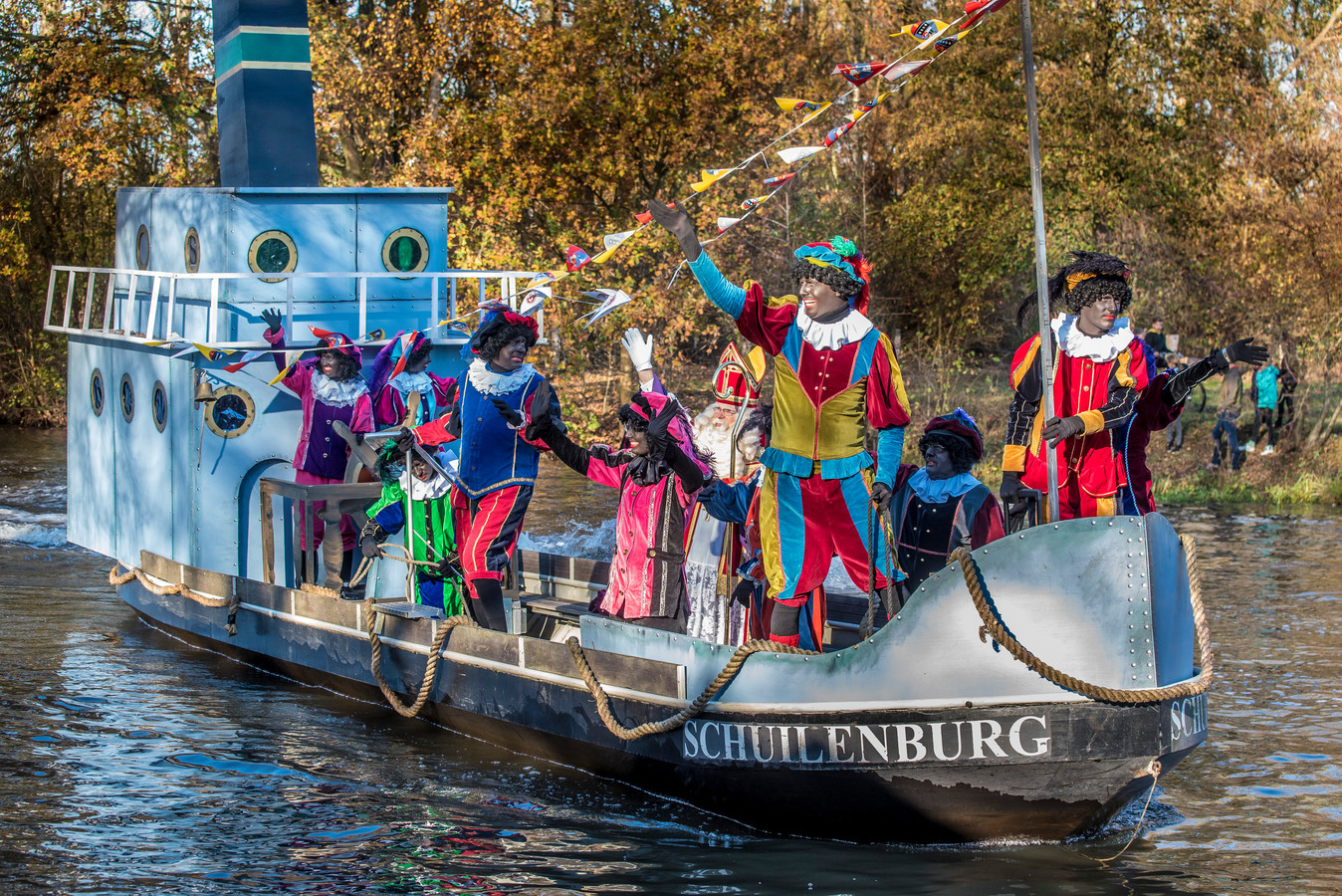 Sinterklaas Zet Voet Aan Wal In Nijverdal Foto Tubantia Nl