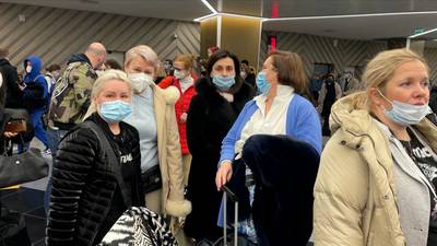 Minstens 40 Belgen zitten vast in Moskou door sluiting luchtruim: “We voelen ons in de steek gelaten”