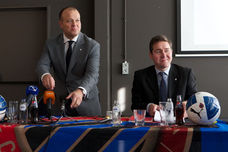 Bart Verhaeghe en Vincent Mannaert in 2012, toen de vzw een nv werd. Beeld BELGA