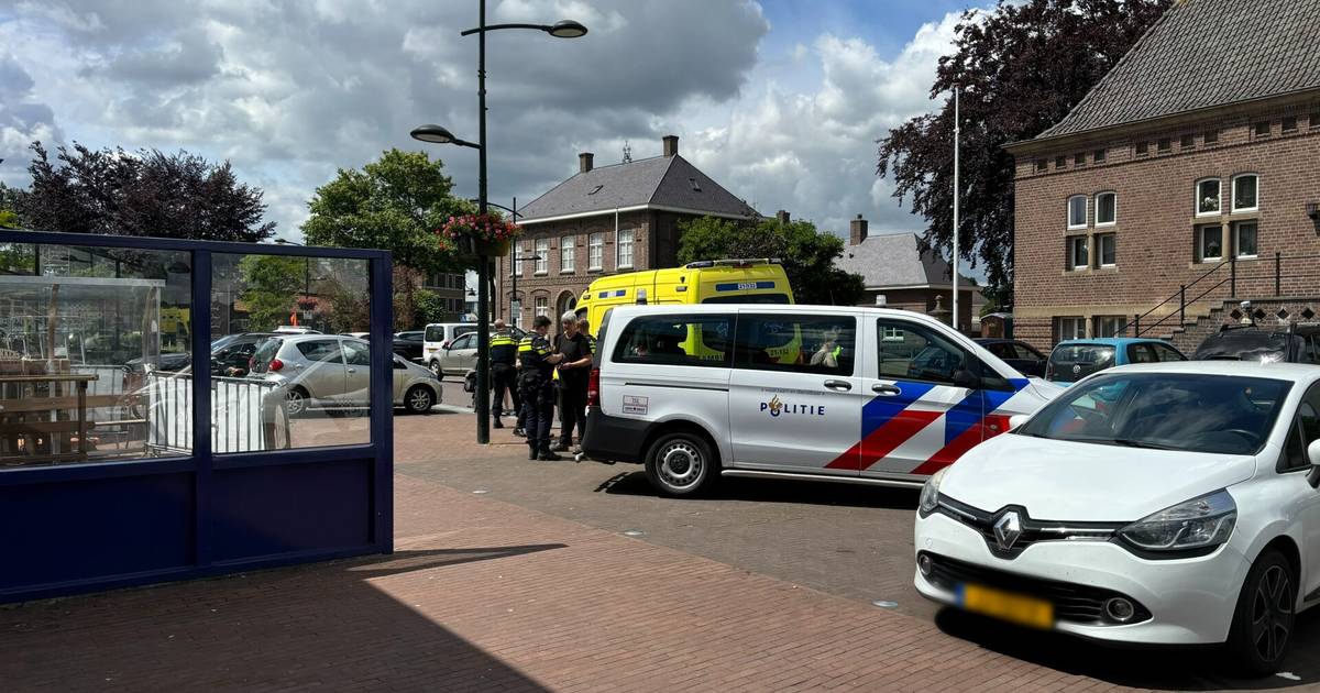 Ernstig ongeval..auto duikt sloot in in Tynaarlo..Vrouw naar ziekenhuis.