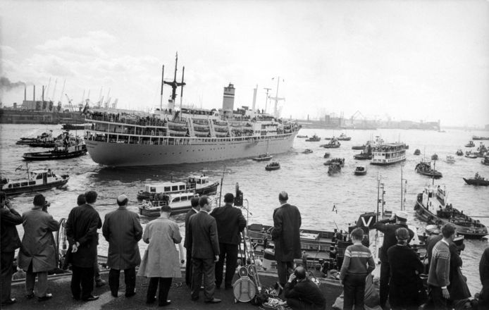 Zo'n 1600 supporters vertrokken op 4 mei 1963 van Rotterdam naar Lissabon.