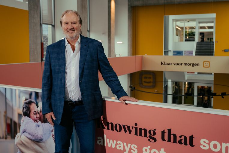 John Porter: ‘We praten veel met onze medewerkers over de huidige crisis. Stijgende energie- en voedselprijzen in combinatie met een stijgende huishuur zetten gezinsbudgetten zwaar onder druk.’ Beeld Damon De Backer
