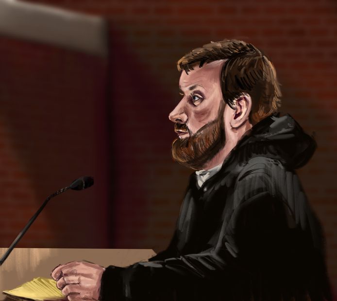 Jeroen B. ontkende bij de politie dat hij de brandbommen had geplaatst en hamerde in de rechtbank weer op zijn onschuld.