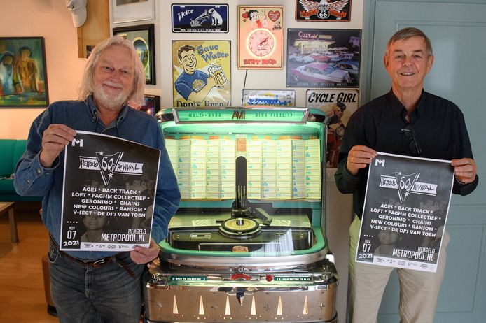 Pel Kotkamp (links) en Erik Schott zijn de organisatoren van Hengelo 60’s Revival. „We zien ook jongelui die zijn opgevoed met jaren 60-muziek.”