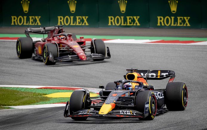 Leclerc zat Verstappen al snel op de hielen.