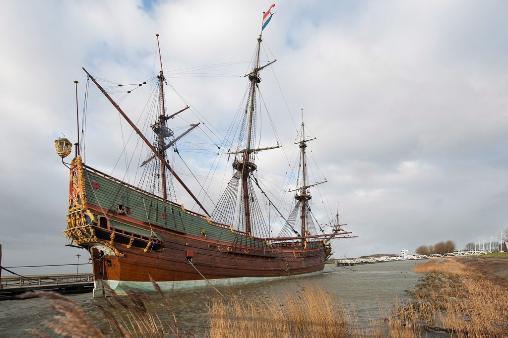 af hebben groet amusement Mast Batavia ligt nu naast schip | Foto | destentor.nl