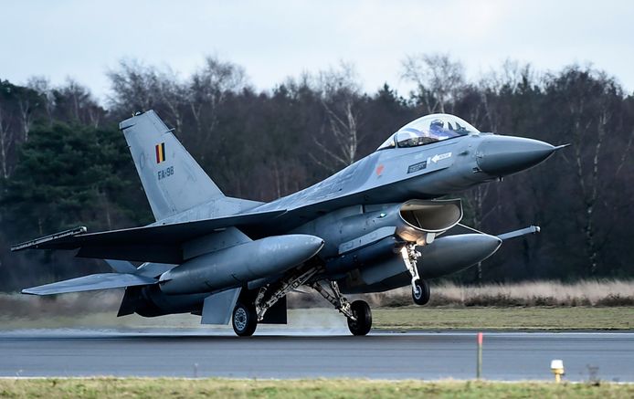 F16's keren terug naar België na hun missie tegen Daesh.