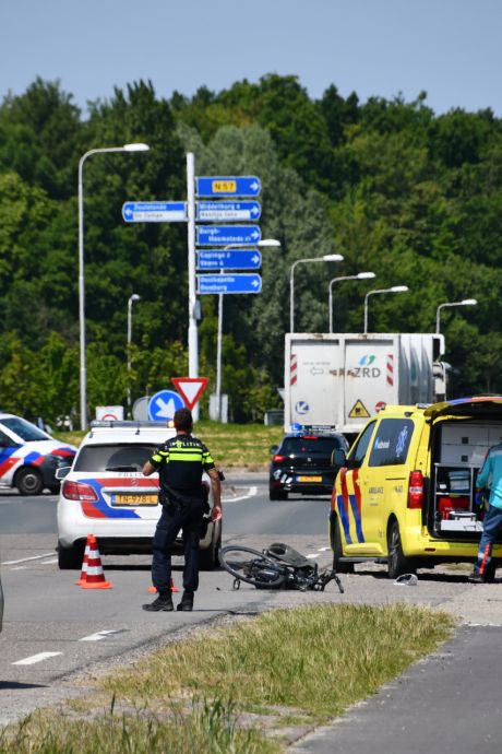 Fietser gewond na botsing met politieauto