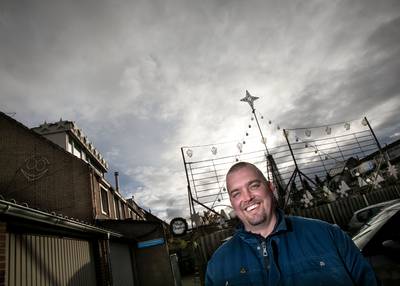 Duizenden bezoekers naar kerstlichtshow in Veldhovense achtertuin