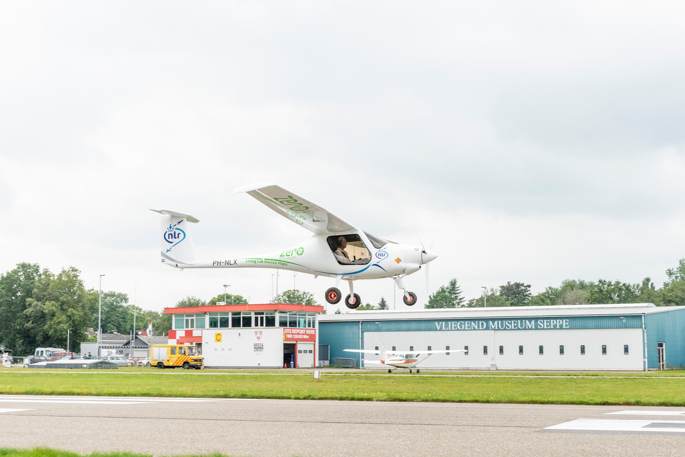 Eerste elektrische vliegtuig doet Breda Airport/Seppe aan 'Die hoorden