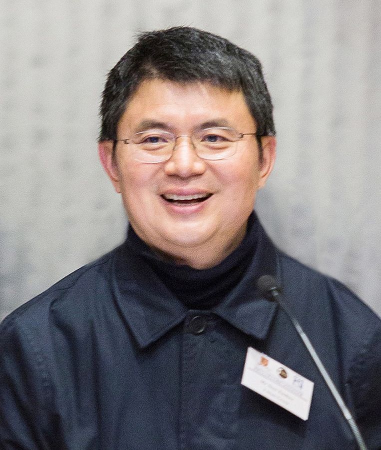 Xiao Jianhua spreekt tijdens een symposium over robotica in april  2016. Beeld Hollandse Hoogte / EPA