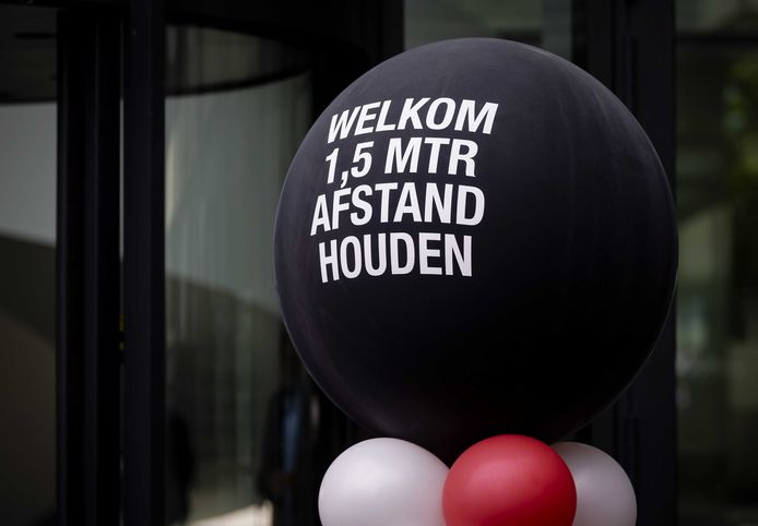 Kinderartsen willen dat middelbare scholieren een meter afstand houden op school.