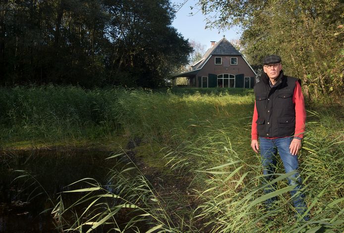 Jan Willem Vlaanderen heeft een systeem om energie uit zijn vijver te halen.