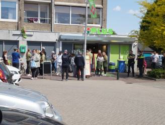 Plus-supermarkt in Vlijmen tijdelijk ontruimd na afgaan alarm, klanten wachten uur buiten