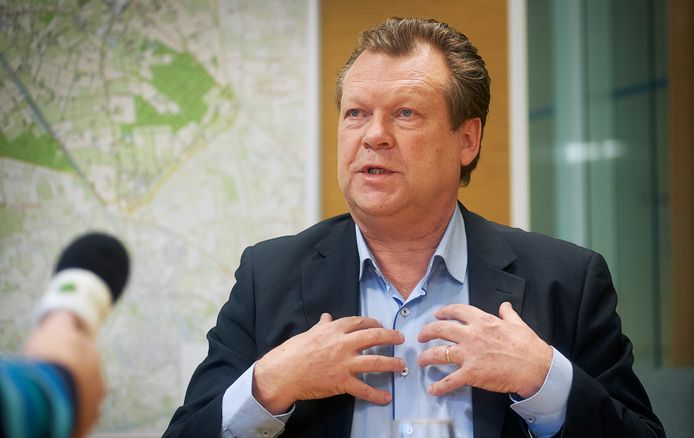 Wethouder Eus Witlox licht in 2019 zijn vertrek als wethouder van Meierijstad toe, nu keert hij zeer verrassend terug als raadslid.