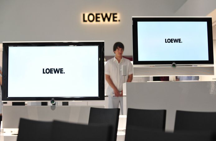 (FILES)  Photo taken on September 2, 2010 shows a man wait for visitors at the booth of German high end TV manufacturer Loewe at the 50th edition of the "IFA" electronics trade fair in Berlin, Germany. German high-end television maker Loewe said Tuesday, October 1, 2013 it had filed for bankruptcy but also voiced hope that an investor could still be found to rescue of the 90-year-old company. AFP PHOTO/  JOHN MACDOUGALL