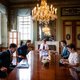 In twintig seconden leggen fotografen vast waar politici vijf maanden over doen