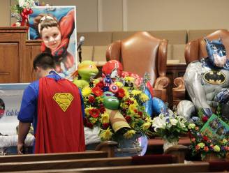 De aangrijpende superheldenbegrafenis van 6-jarig slachtoffertje dolle schietpartij 14-jarige