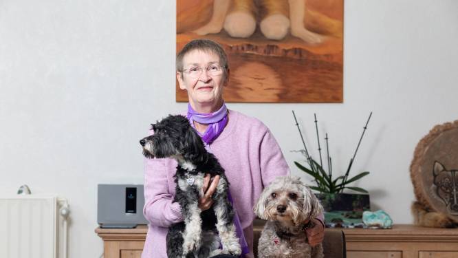 “Met één outfit in de was, één in de kleerkast en één om je lijf kom je in principe toe”: Mattie (64) leeft zuinig én steunt een weeshuis in India