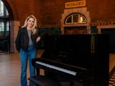 Kijktip: Chantal Janzen zoekt op station Zwolle naar pianotalenten
