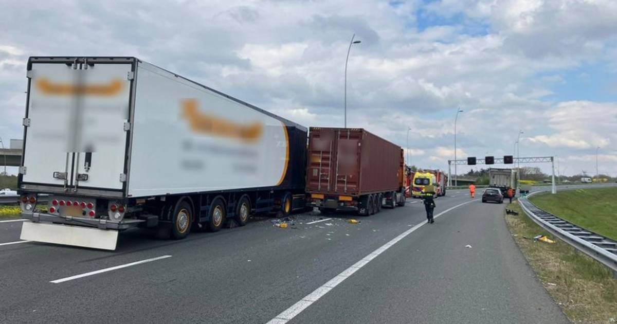 Extra drukke avondspits verwacht in Brabant, al kilometers file op de A2 door meerdere ongelukken.