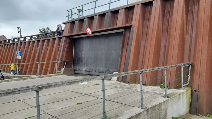 De coupure in Cuijk is uit voorzorg alvast gesloten.