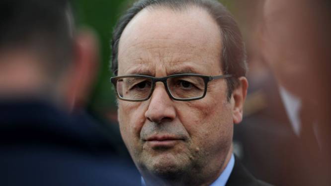 Hollande admet une "menace" contre la sécurité