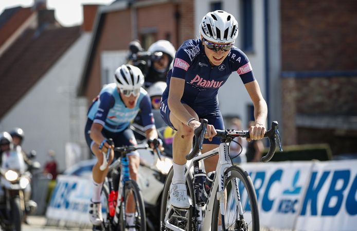 Yara Kastelijn in actie tijdens de Ronde van Vlaanderen: ‘Zonder die val  had er een plek in de top-10 ingezeten.’