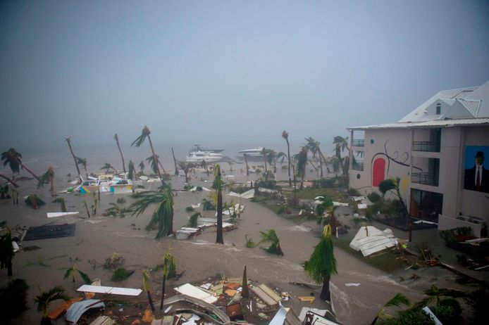 6 september 2017: Sint-Maarten in het oog van storm Irma. De orkaan is de krachtigste sinds Wilma uit 2005 en richt voor miljoenen schade aan.