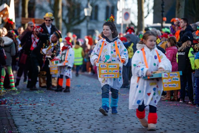 Kinderoptocht Zeuvebultelaand: De Blokkendoos
