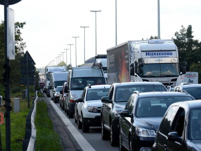 E313 richting Antwerpen vrijgemaakt na ongeval ter hoogte van Antwerpen-Oost: nog 40 minuten file