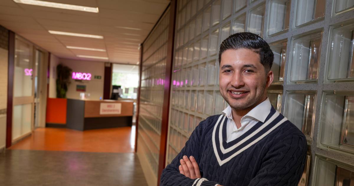 Studentenambassadeur Nehad (19) uit Hank wil de politiek in: ‘Ik werk hard om mijn doelen te bereike