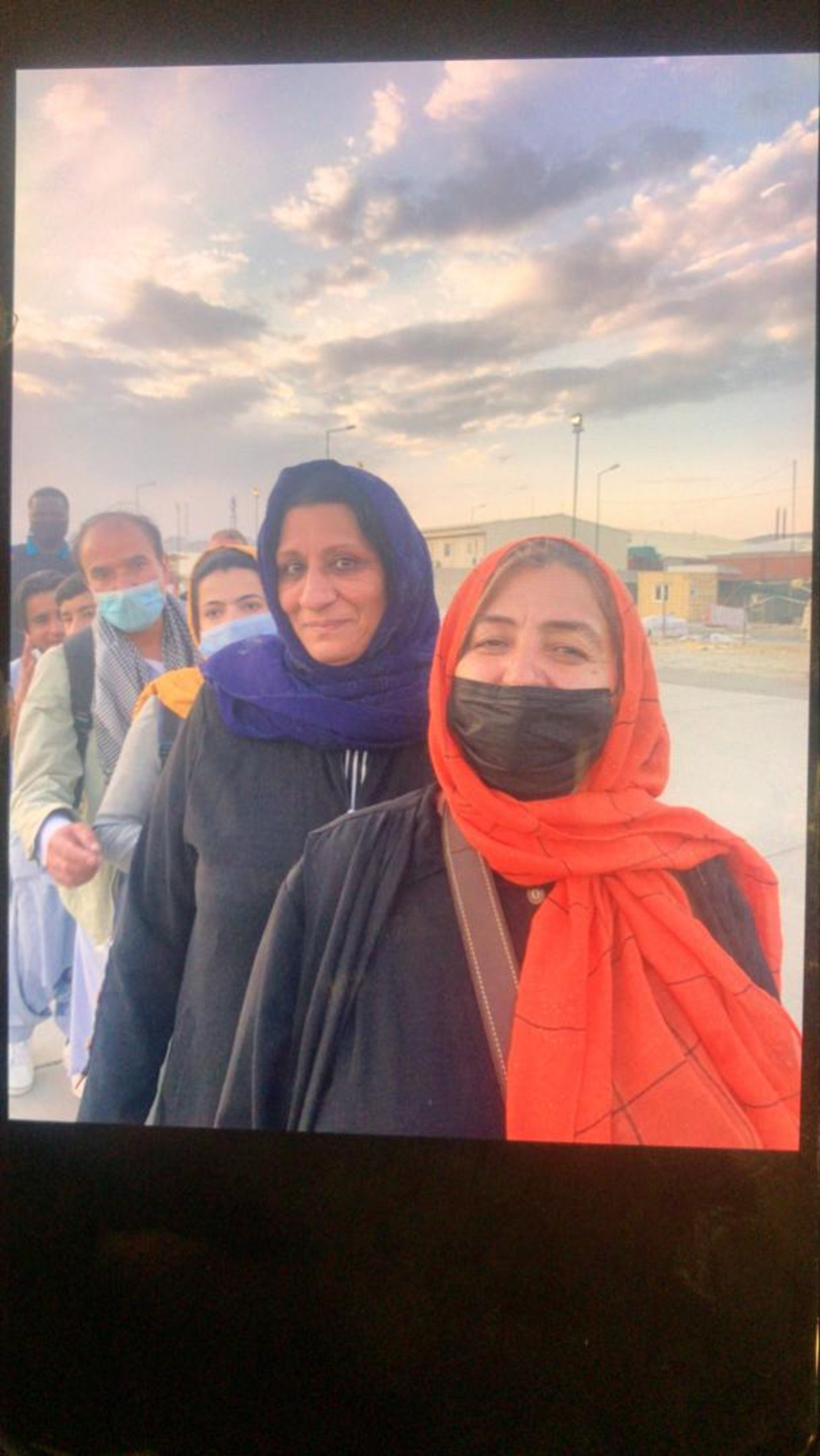 Op het vliegveld in Kaboel Beeld  Tahmeena Sattari