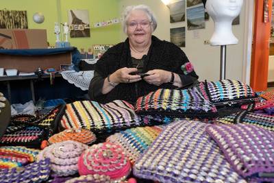 De lipjes van blikken bier en fris: Nel Stout geeft ze een tweede leven