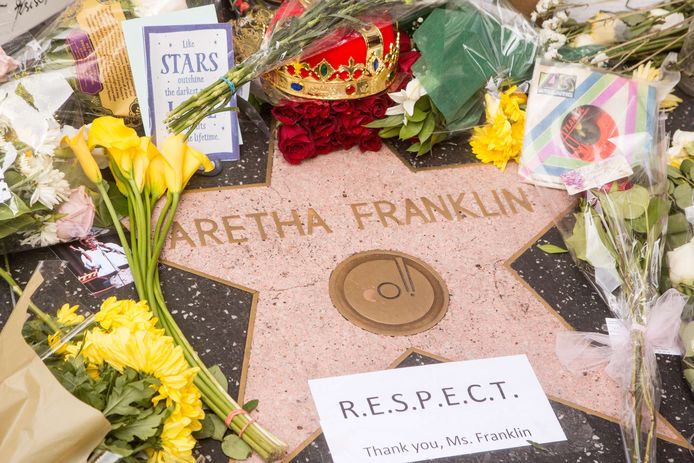 Bloemenzee bij de ster van Aretha Franklin op de Walk of Fame.