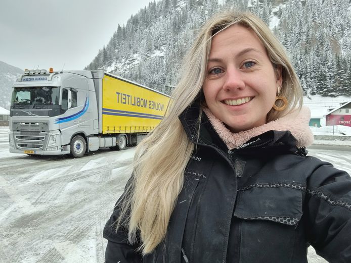 De Rijssense Maaike Voortman (22) rijdt met haar vrachtwagen door heel Europa.