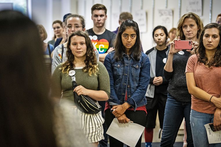 Aandacht voor Sharice Davids
 Beeld  Guus Dubbelman / de Volkskrant