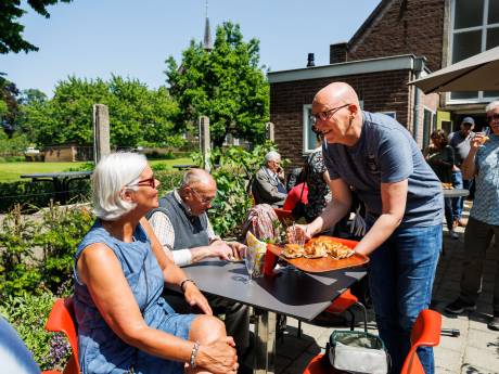 Naast taartenbakken nu ook theeschenken bij Klooster in Breda: ‘We bakken ons helemaal suf’

