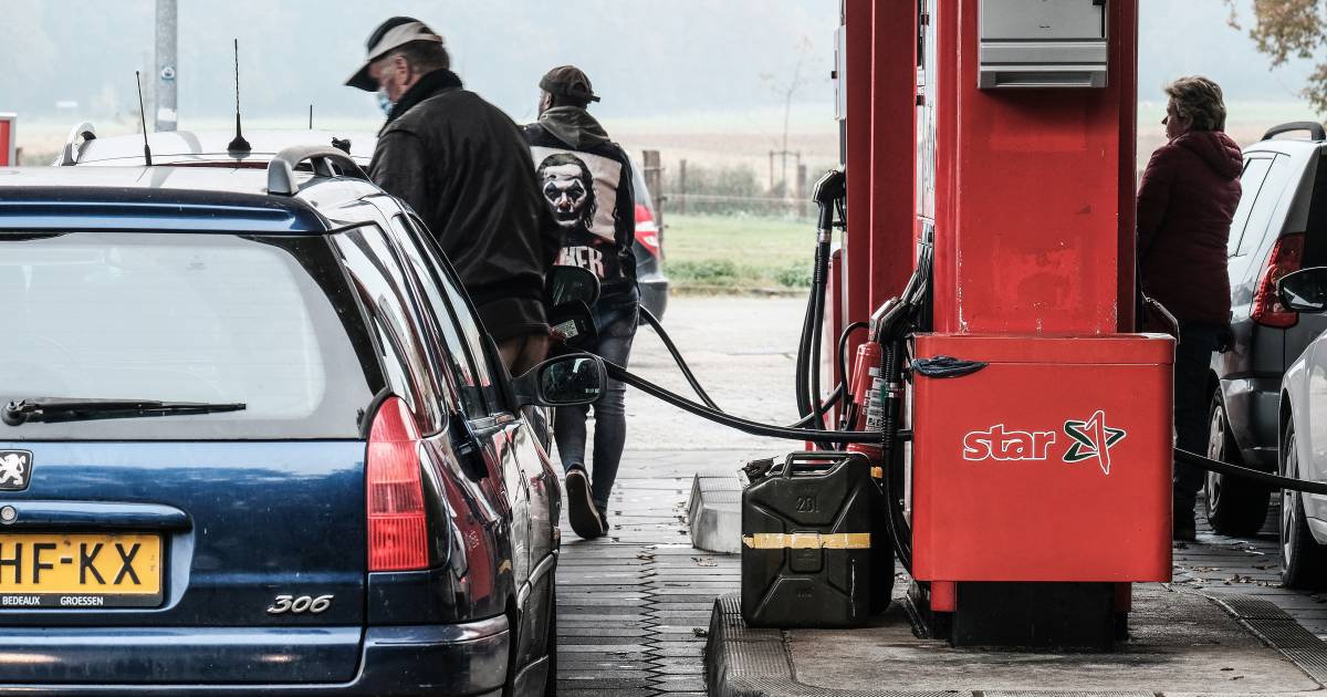 vreugde Wiskunde echtgenoot Nederlanders als 'rijdende bommen' terug uit Duitsland: zo bizar veel  benzine mag je vervoeren | Auto | AD.nl