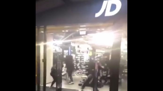 Gisteravond werd ook een filiaal van JD Sports overvallen in Amsterdam.