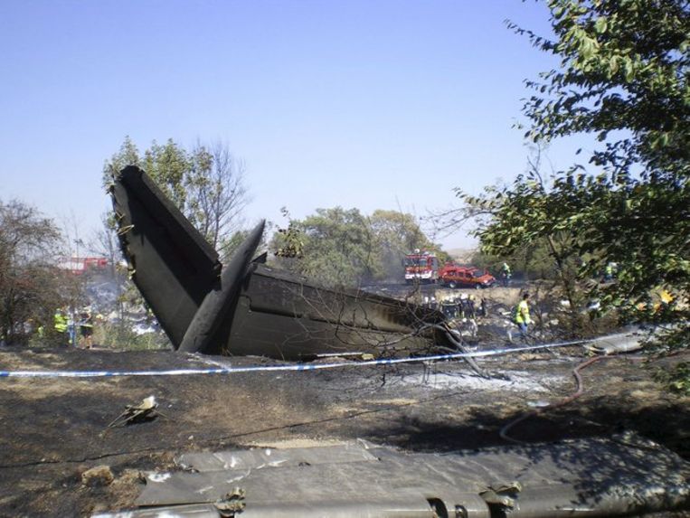 Het staartstuk van het neergestorte vliegtuig van Spanair. Foto EPA/STR Beeld 
