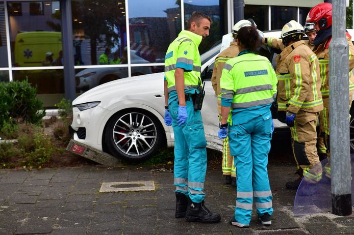 Ongeluk met dure Maserati in Eindhoven.