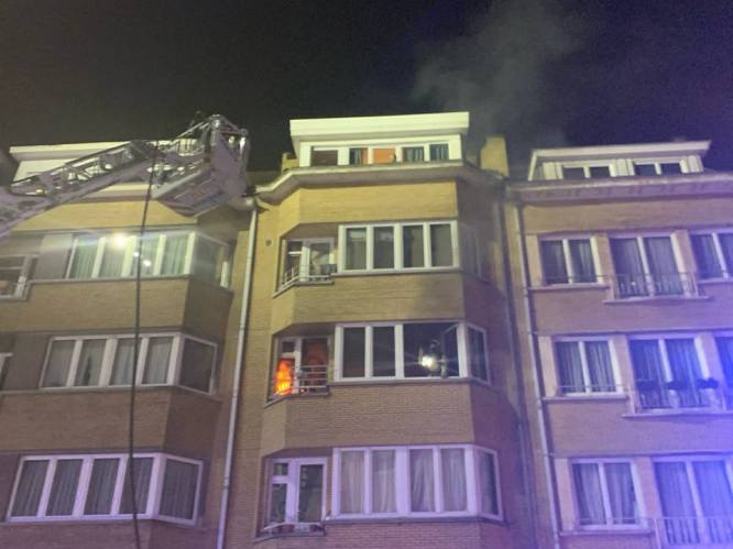 Keukenbrand houdt lelijk huis in appartement: “Sluit deuren bij vlucht”