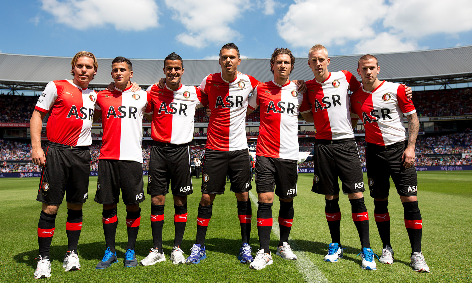 De nieuwkomers bij Feyenoord in de zomer van 2012. Van links naar rechts: Ruud Vormer, Omar Elabdellaoui, Harmeet Singh, Mitchell te Vrede, Daryl Janmaat, Lex Immers en John Goossens.