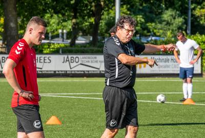 Volharding krijgt slaag, derby Olympia-SSS kent geen winnaar, SIOL eert overleden Kroesen