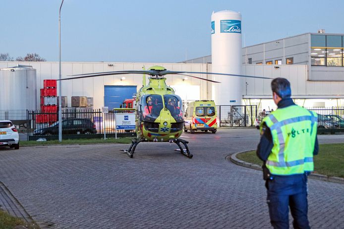 Een arts van de traumahelikopter verleende bijstand.